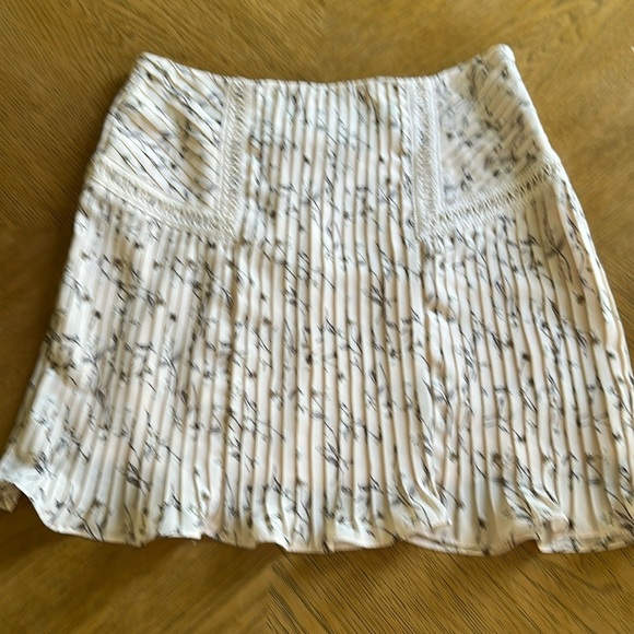 Moon River Dresses & Skirts - Moon River skirt lined w/ side zipper light pink Woman’s Juniors Fairy Floral